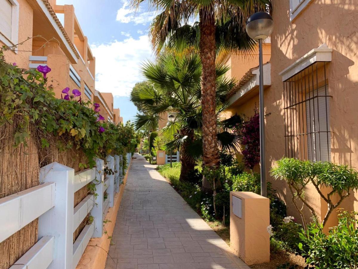 Marinas Sol - Tu Hogar Con Jardin Privado! Apartment Vera Bagian luar foto